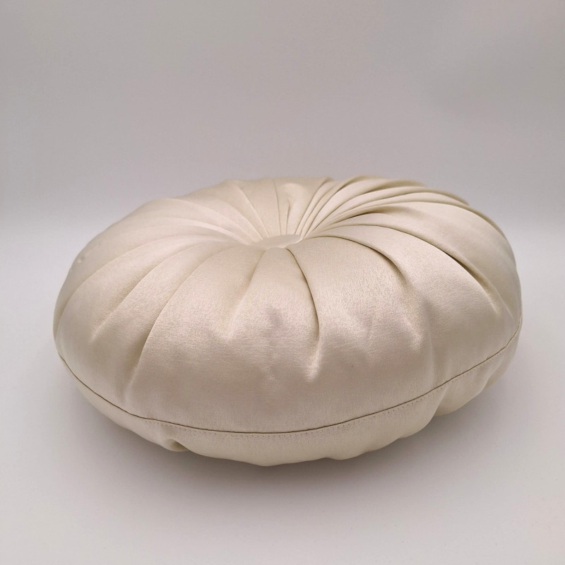 Luvoti kulatý polštář s knoflíkem